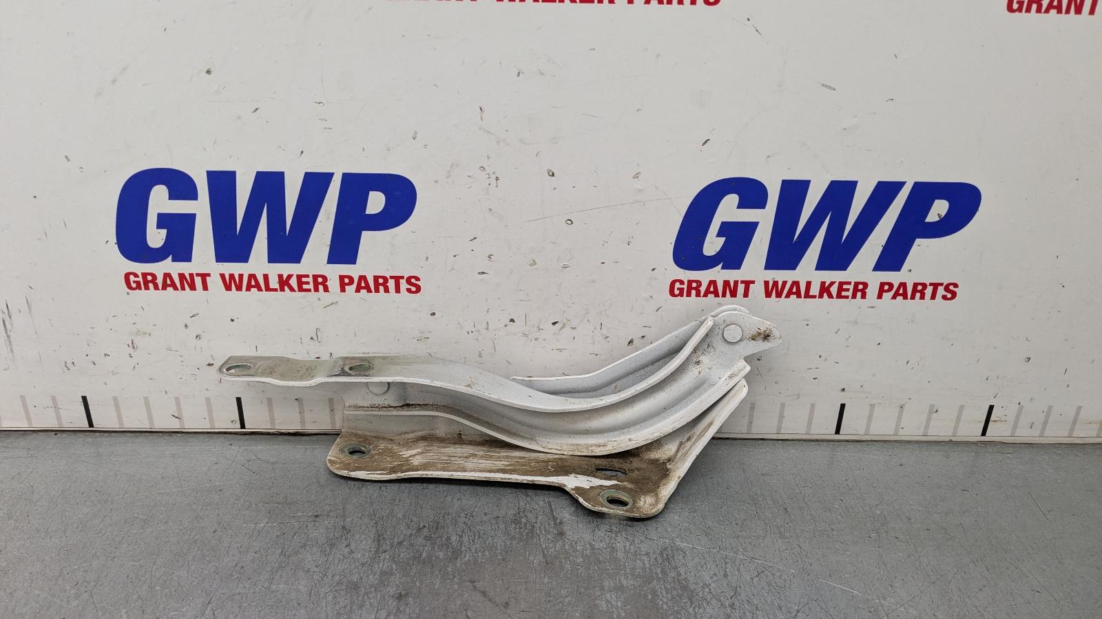 2021 Hyundai Santa Fe Bonnet Hinge/Strut View Auto part Bonnet Hinge/Strut Hyundai Santa Fe 2021