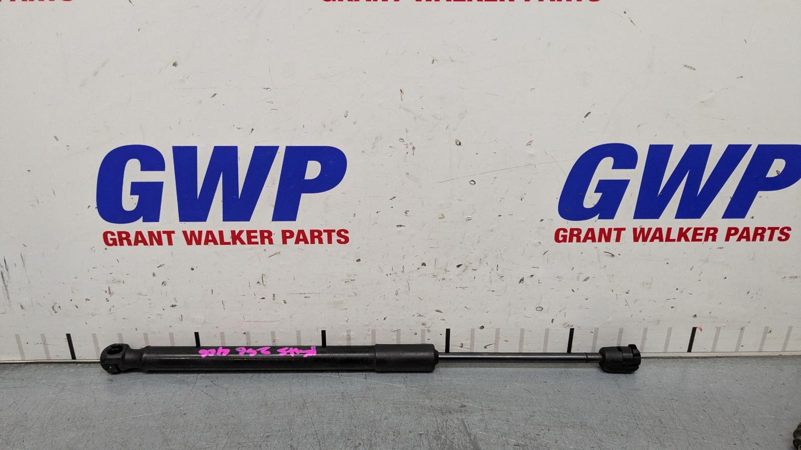 View Auto part Bonnet Hinge/Strut Hyundai Santa Fe 2021