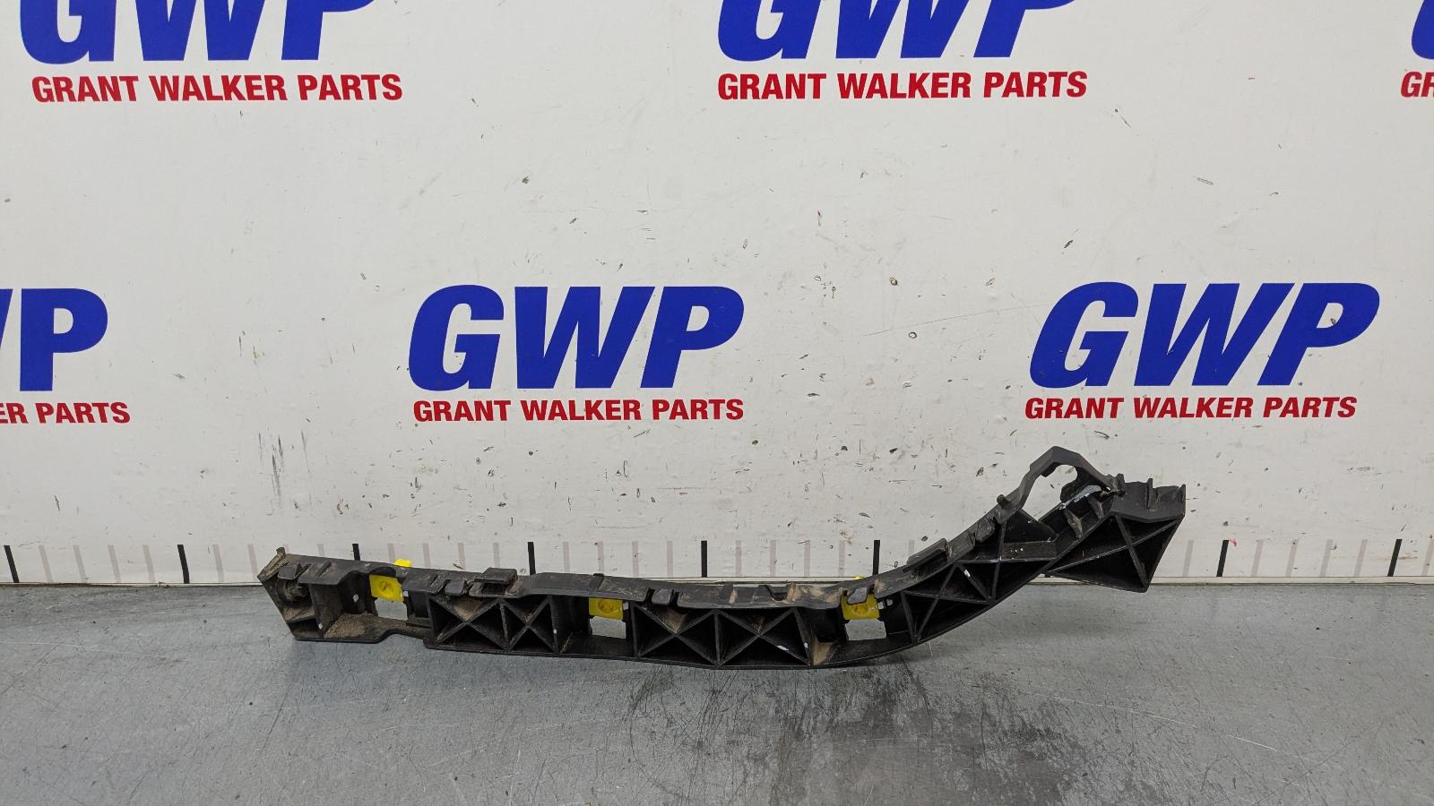 View Auto part R/Bar Bracket/Reinfo Hyundai Santa Fe 2021
