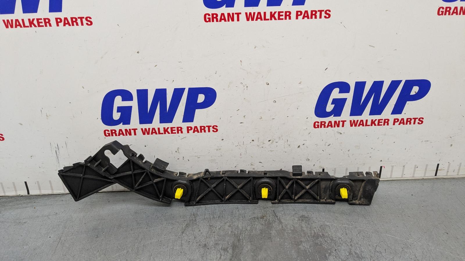 View Auto part R/Bar Bracket/Reinfo Hyundai Santa Fe 2021