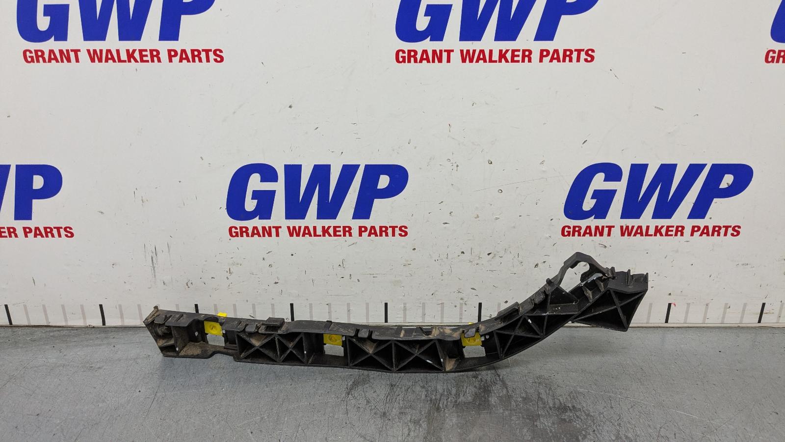 View Auto part R/Bar Bracket/Reinfo Hyundai Santa Fe 2021