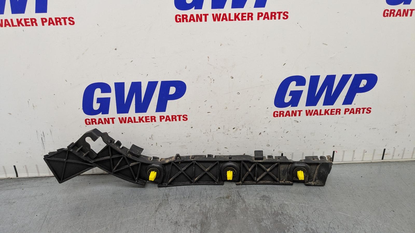 View Auto part R/Bar Bracket/Reinfo Hyundai Santa Fe 2021