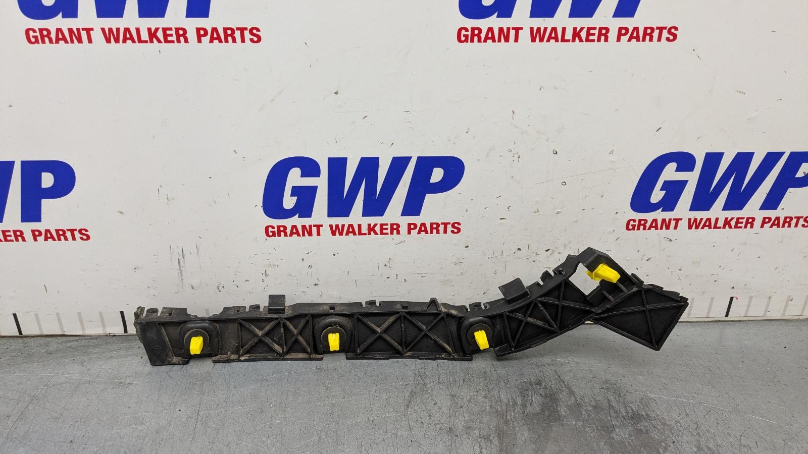 View Auto part R/Bar Bracket/Reinfo Hyundai Santa Fe 2021