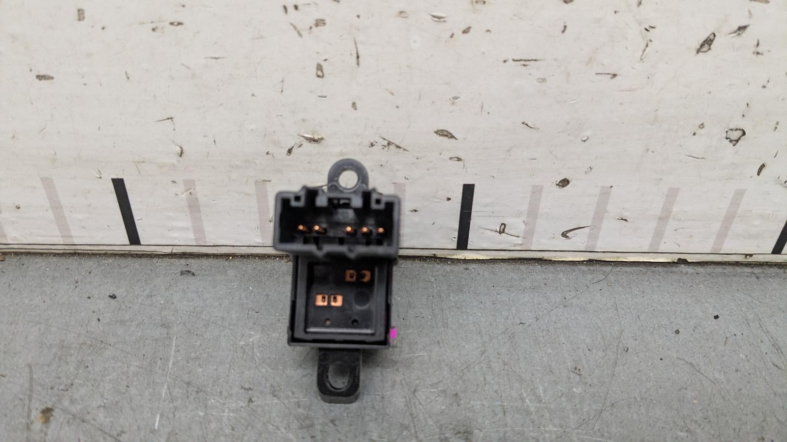 View Auto part Pwr Dr Wind Switch Mazda Bt50 2018