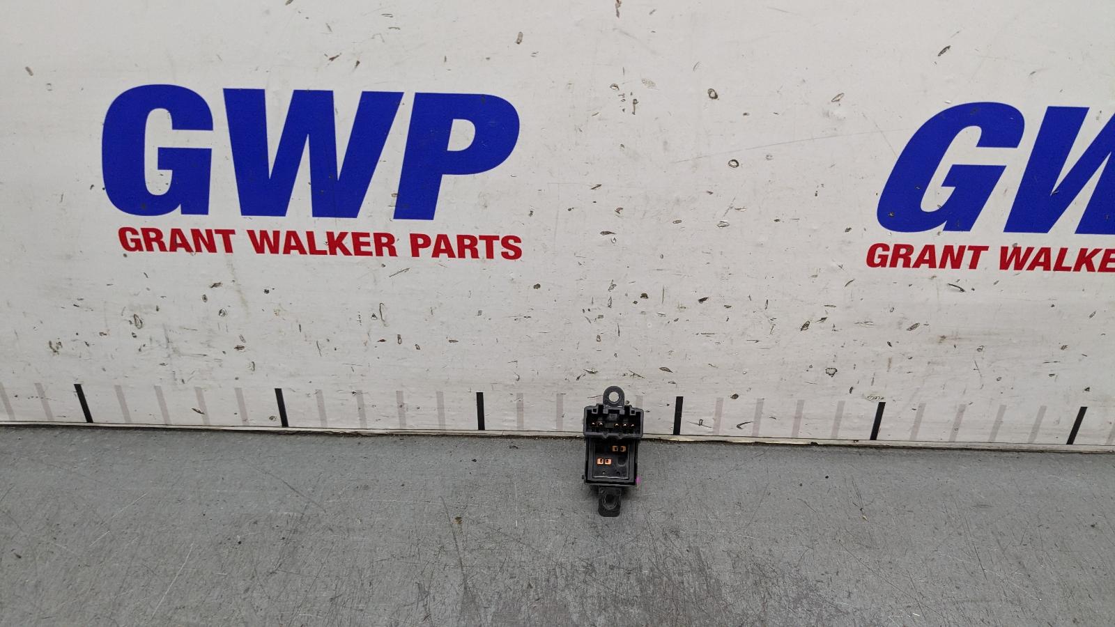 View Auto part Pwr Dr Wind Switch Mazda Bt50 2018