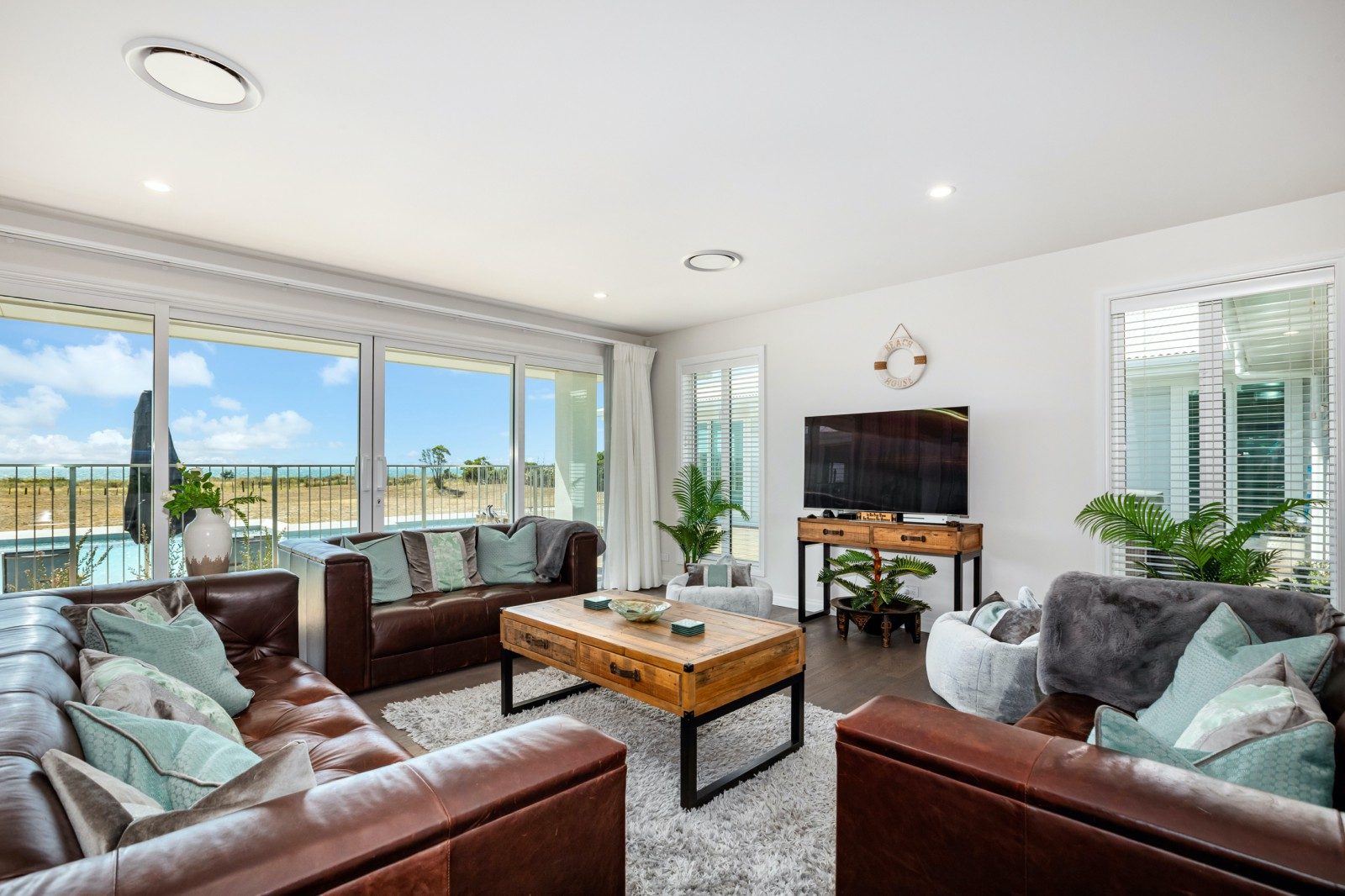  at 87 Rutherford Drive, Waikanae Beach, Kapiti Coast, Wellington