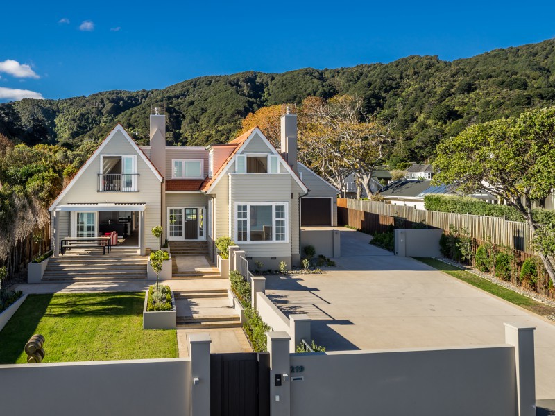 Free property data for 219 Marine Drive, Lowry Bay, Lower Hutt homes