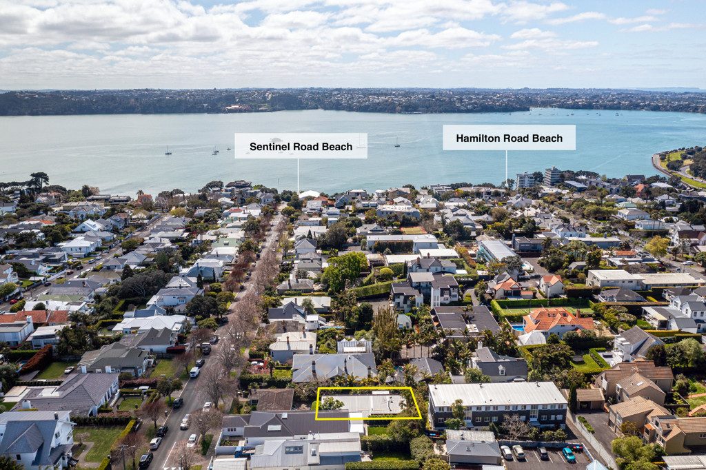  at 2/7 Sentinel Road, Herne Bay, Auckland