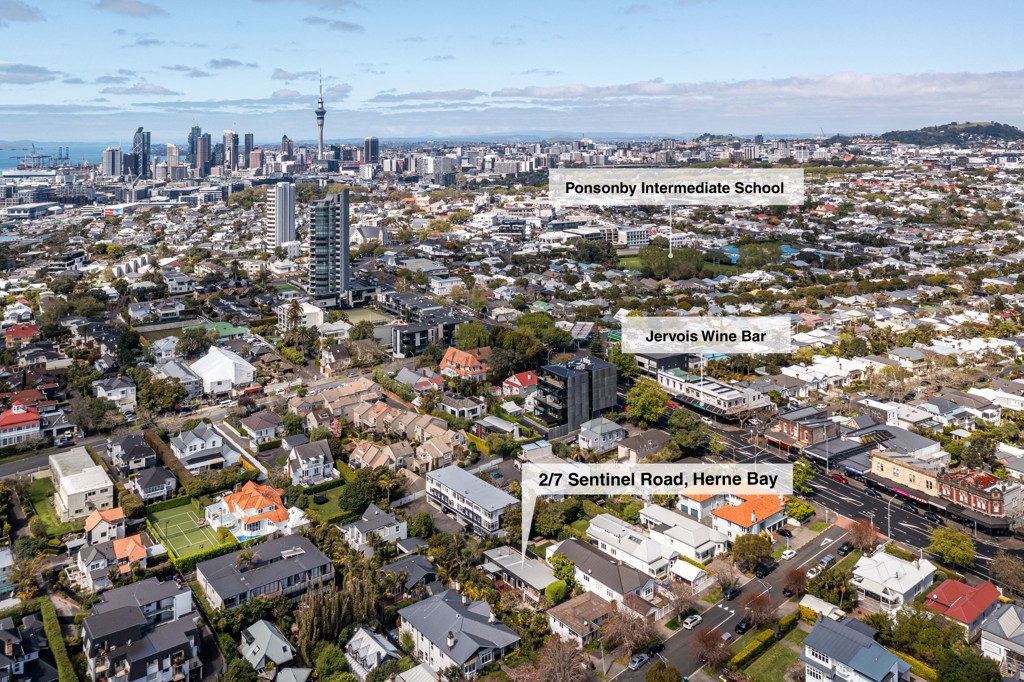 at 2/7 Sentinel Road, Herne Bay, Auckland