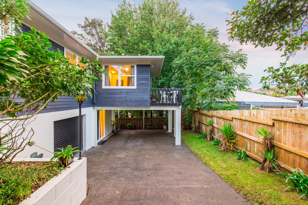 Free property data for 51 Rehia Road, Massey, Auckland homes.co.nz