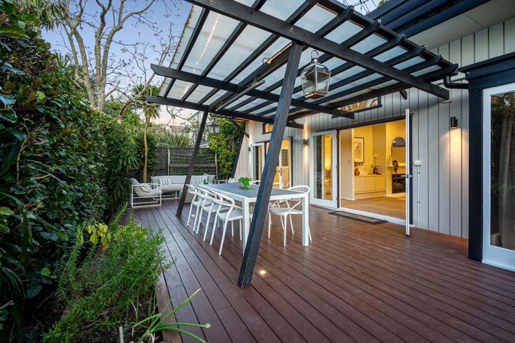  at 2/7 Sentinel Road, Herne Bay, Auckland