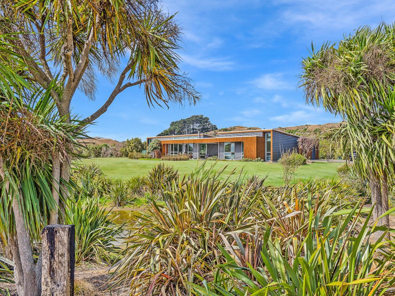 For sale 40 Raukawa Road, Peka Peka homes.co.nz