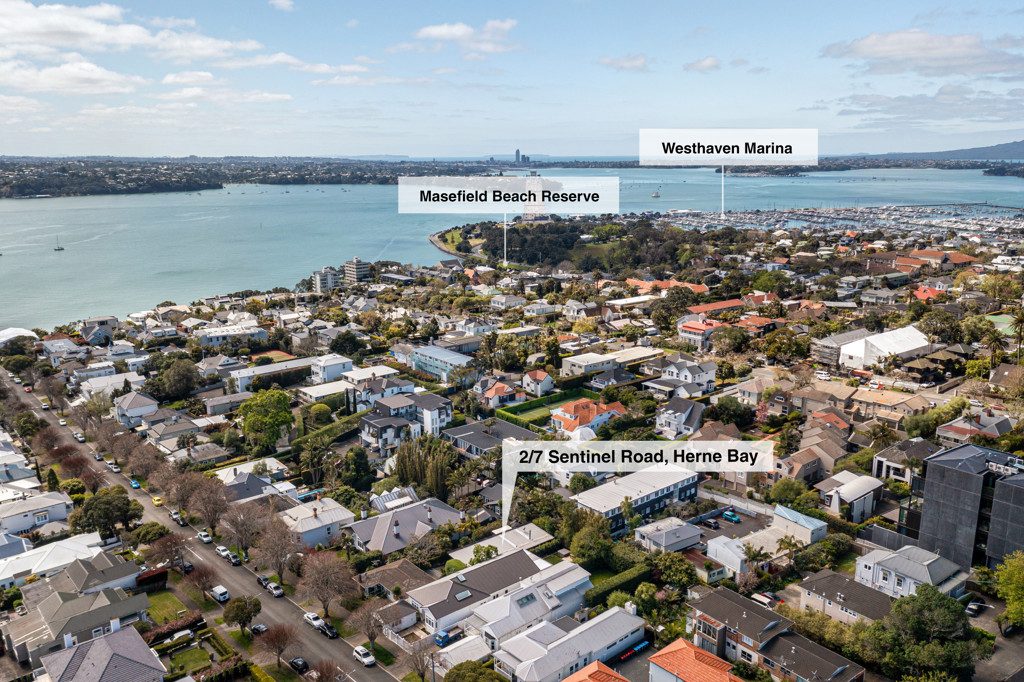  at 2/7 Sentinel Road, Herne Bay, Auckland