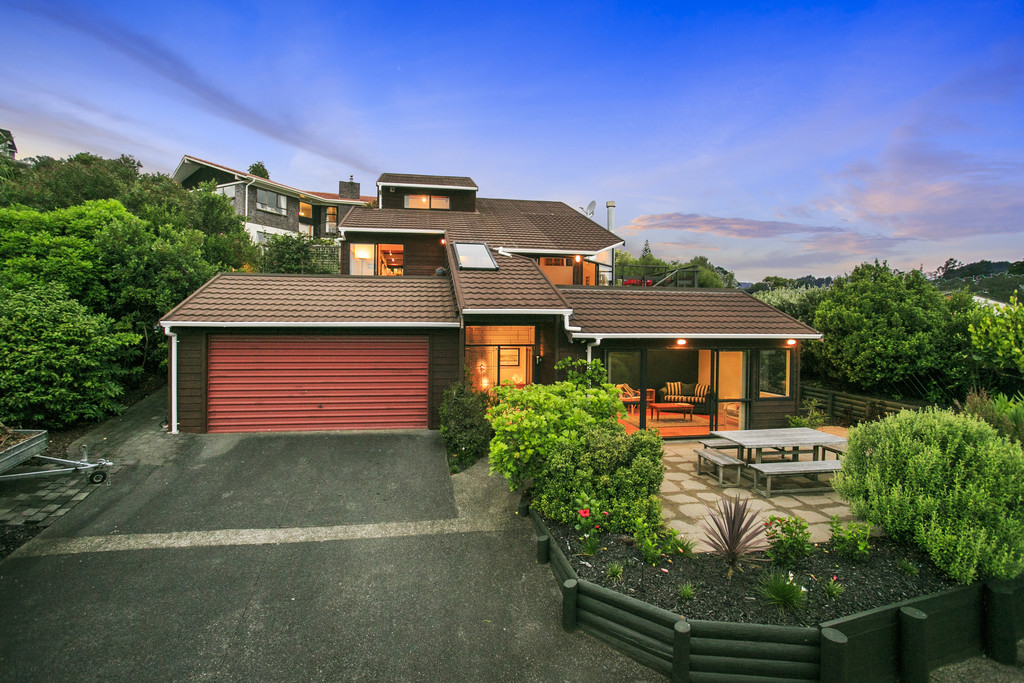Free property data for 38 Telstar Place, Beach Haven, Auckland homes