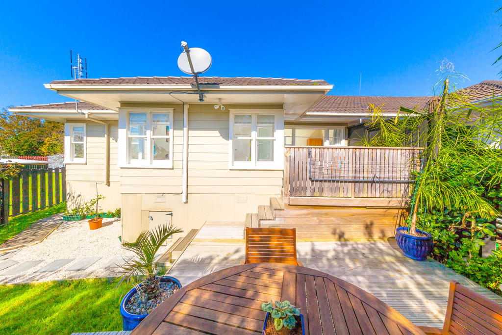 Free property data for 1/57 Sunnyside Road, Sunnyvale, Auckland homes