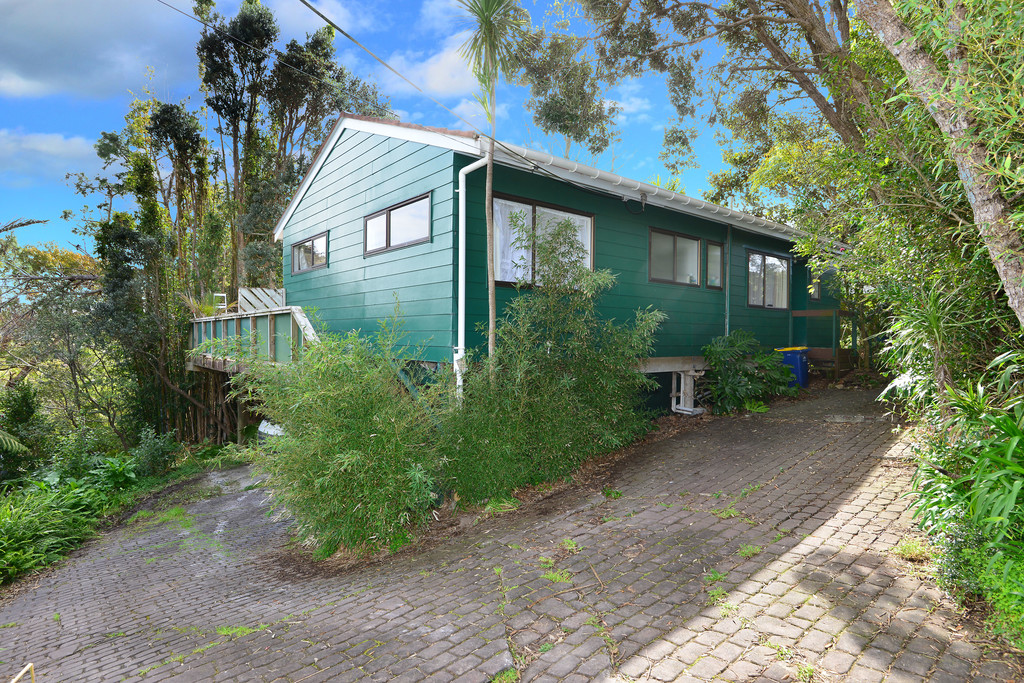 Free property data for 69 Arran Road, Browns Bay, Auckland homes.co.nz