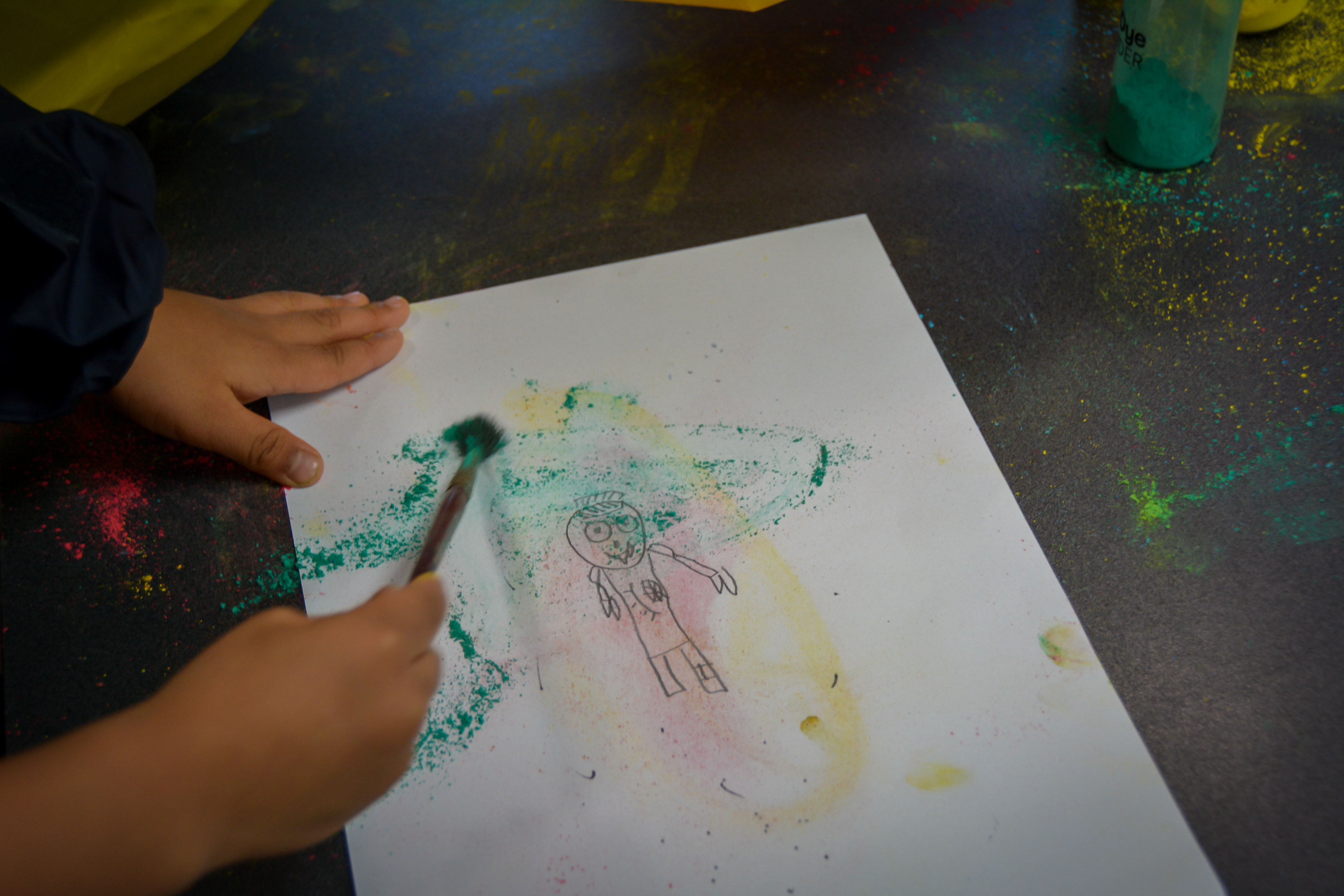 igs-kindy-holi-art-making-sketch