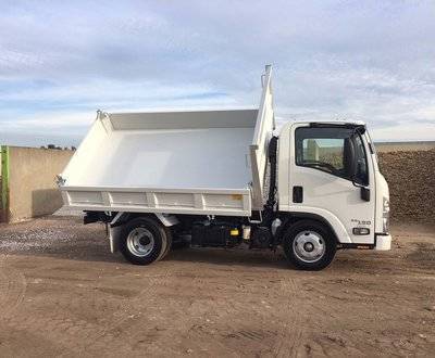 The versatile Isuzu Tri-Tipper image
