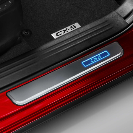 cx-5_accessory_illuminated_scuff_plate