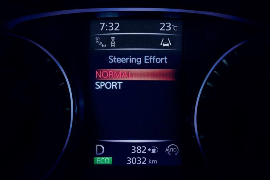 Qashqai_Nissan Advanced Display with steering modes on screen