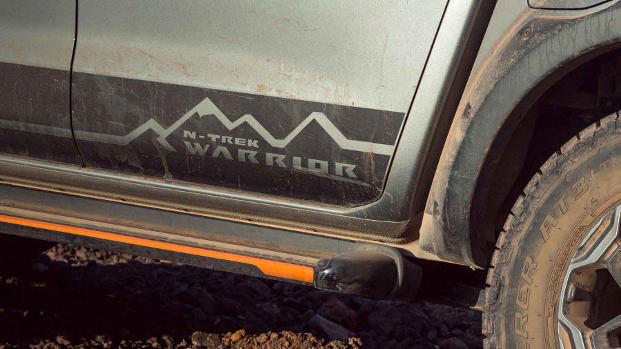 navara-n-trek-warrior-decal