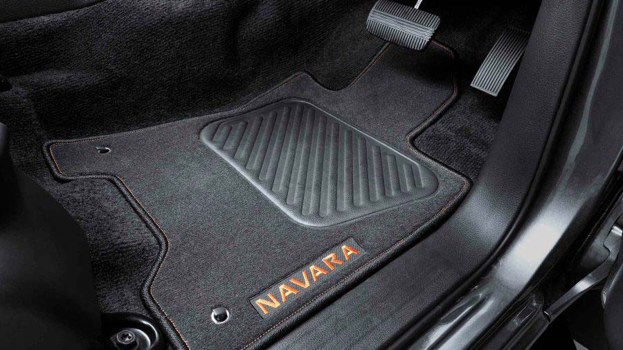 navara-n-trek-warrior-orange-accented-floor-mats