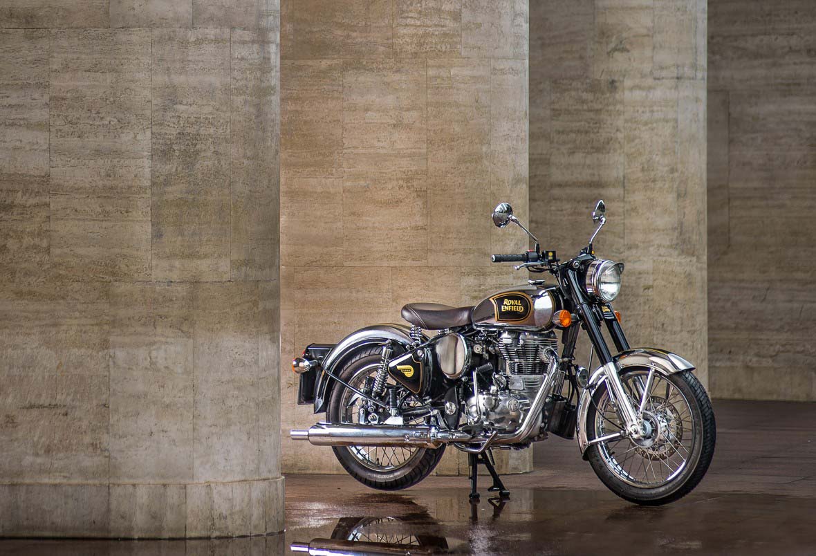 RoyalEnfield-Classic500Chrome-Feature1
