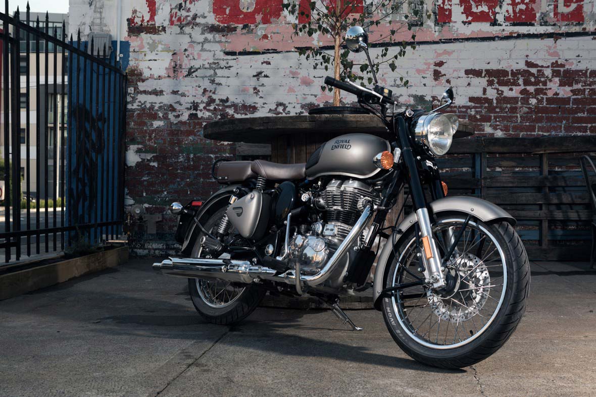 RoyalEnfield-Classic500Dark-Feature