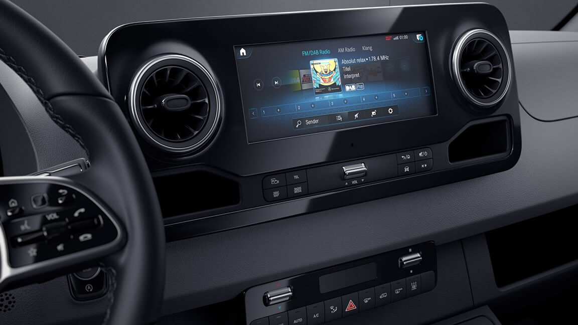 MBUX multimedia system with 10.25″ touchscreen : Multimedia on the go.