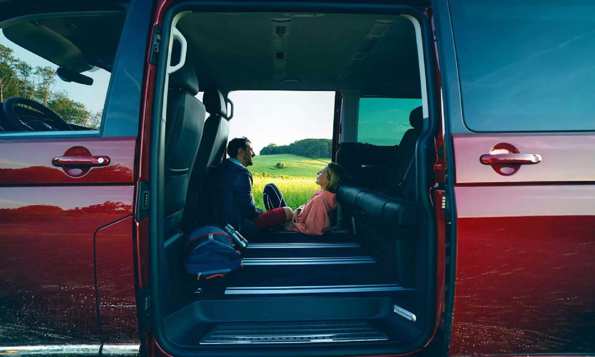 multivan-feature-exterior-sliding-door