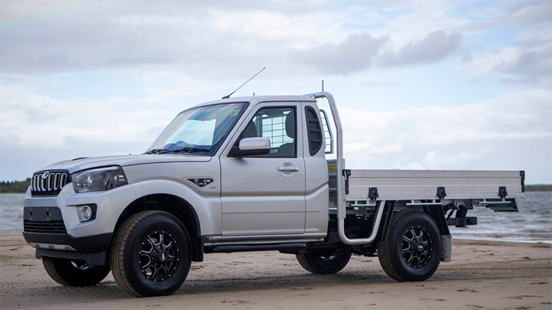 Pik-Up S6 4x4 Side View