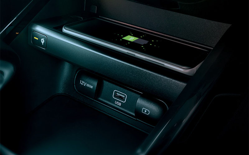 kia-cerato-interior-wireless-charger