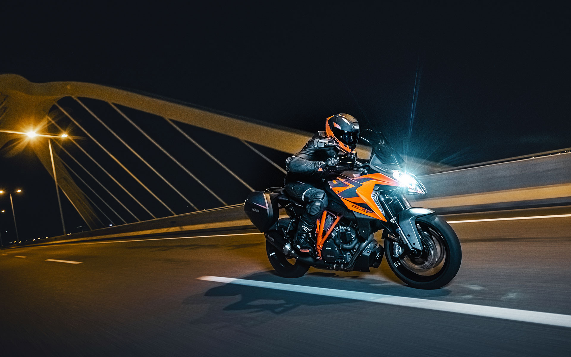ktm-1290-super-duke-gt-2022