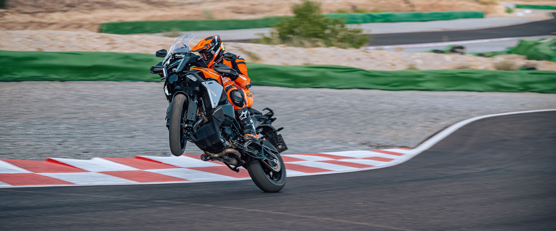 2026-ktm-1390-super-adventure-s-evo-banner