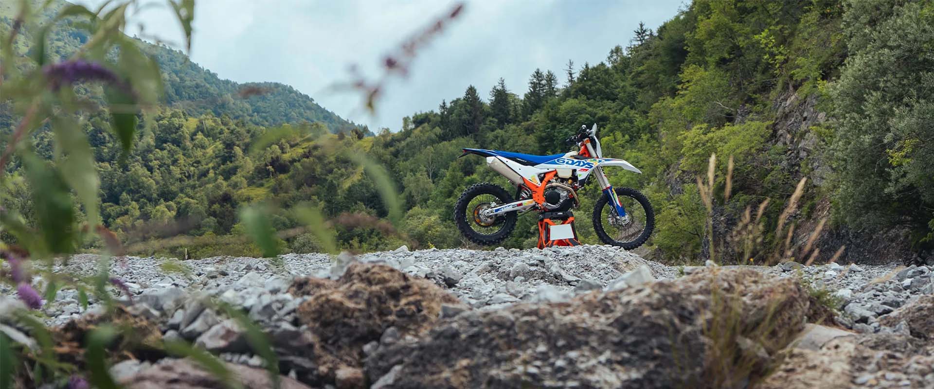 2026-ktm-500-exc-f-6days-banner