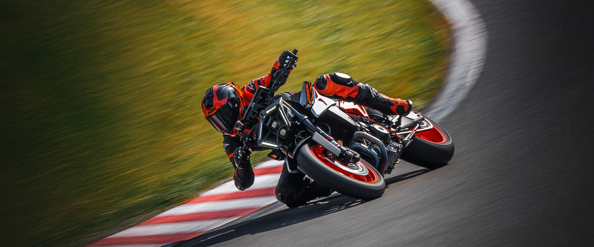 2026-ktm-990-duke-r-banner