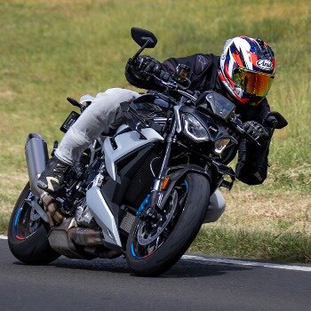 2025 BMW M 1000 R image