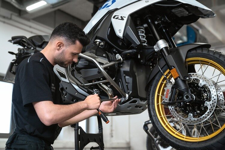 Make a convenient online service bookings today at Morgan & Wacker BMW.