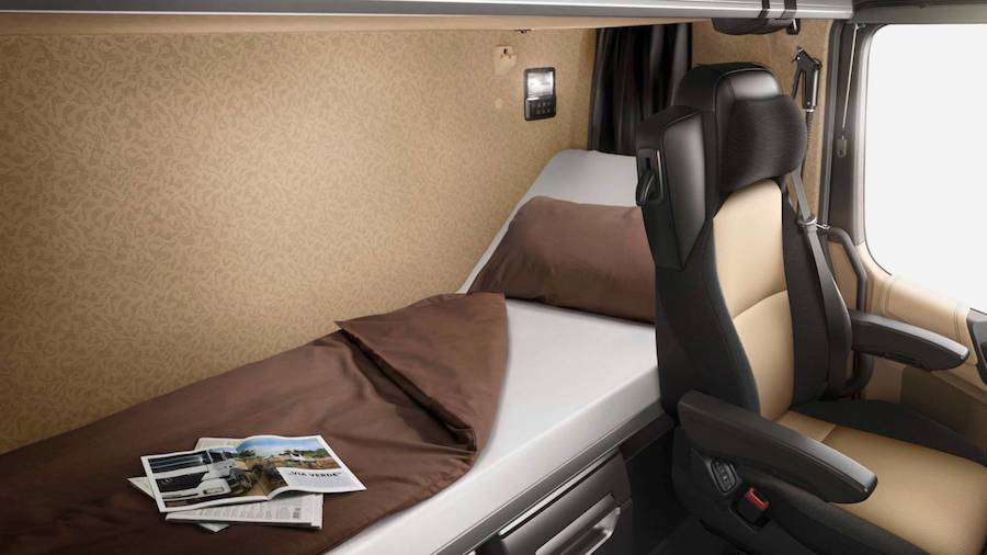 Living and sleeping comfort in the cab.