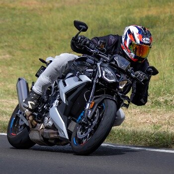 2025 BMW M 1000 R image