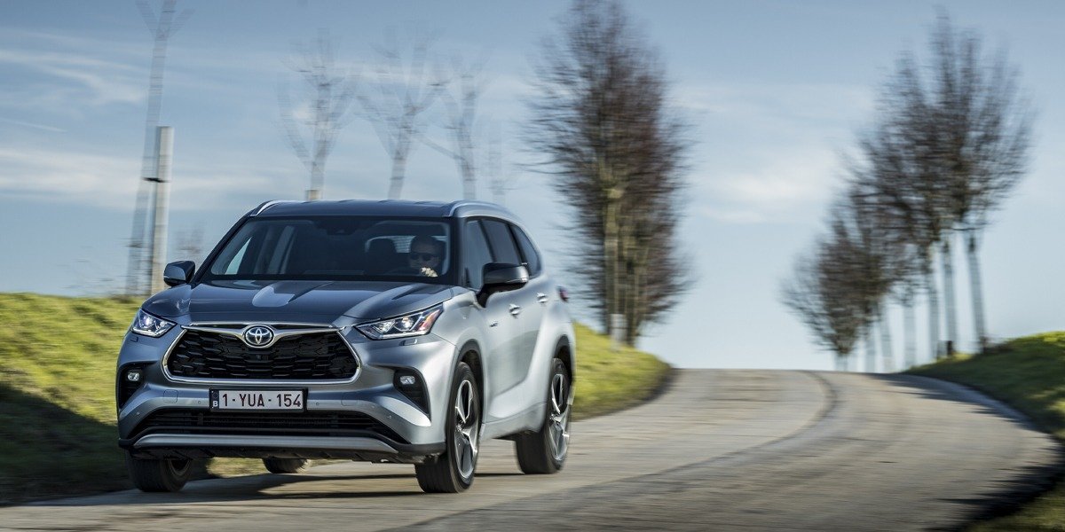 blog large image - HYBRID HEADLINES ALL-NEW TOYOTA KLUGER