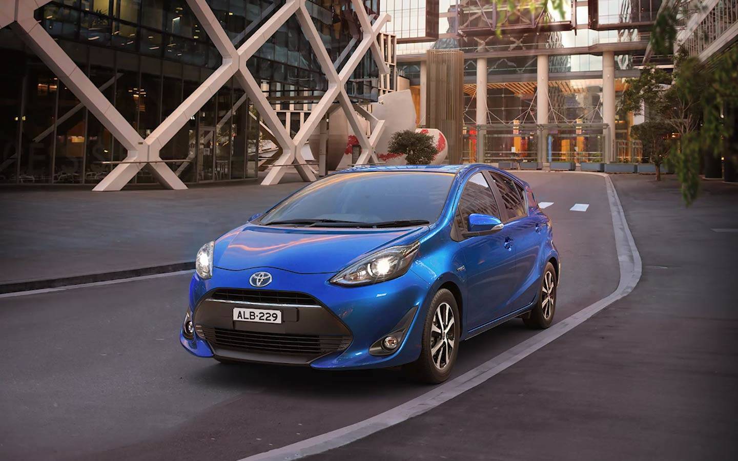 prius-c-features-performance