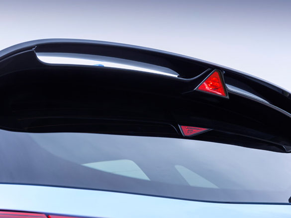 Dual-level rear spoiler.