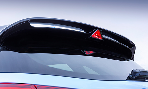Dual-level rear spoiler