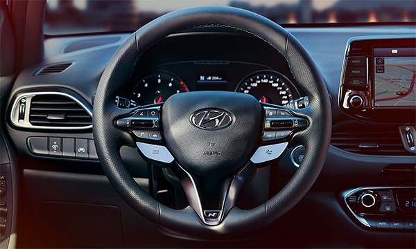 N steering wheel with dedicated N-button