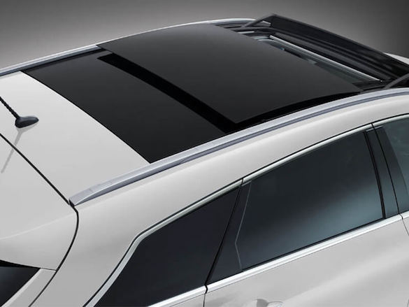 Panoramic glass sunroof.