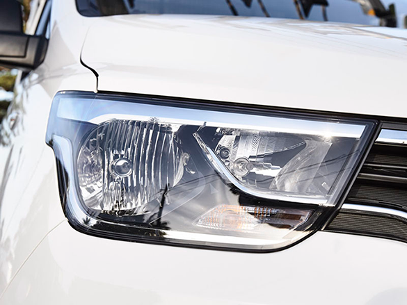 Automatic dusk sensing headlamps.
