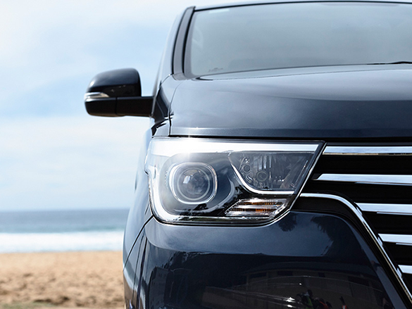 Automatic dusk sensing headlamps.