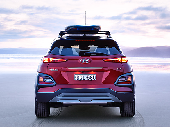 Top-bottom split design rear headlights.