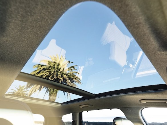 Panoramic glass sunroof.
